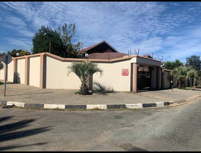 4 BEDROOM HOUSE FOR SALE IN GLENVISTA EXT 03